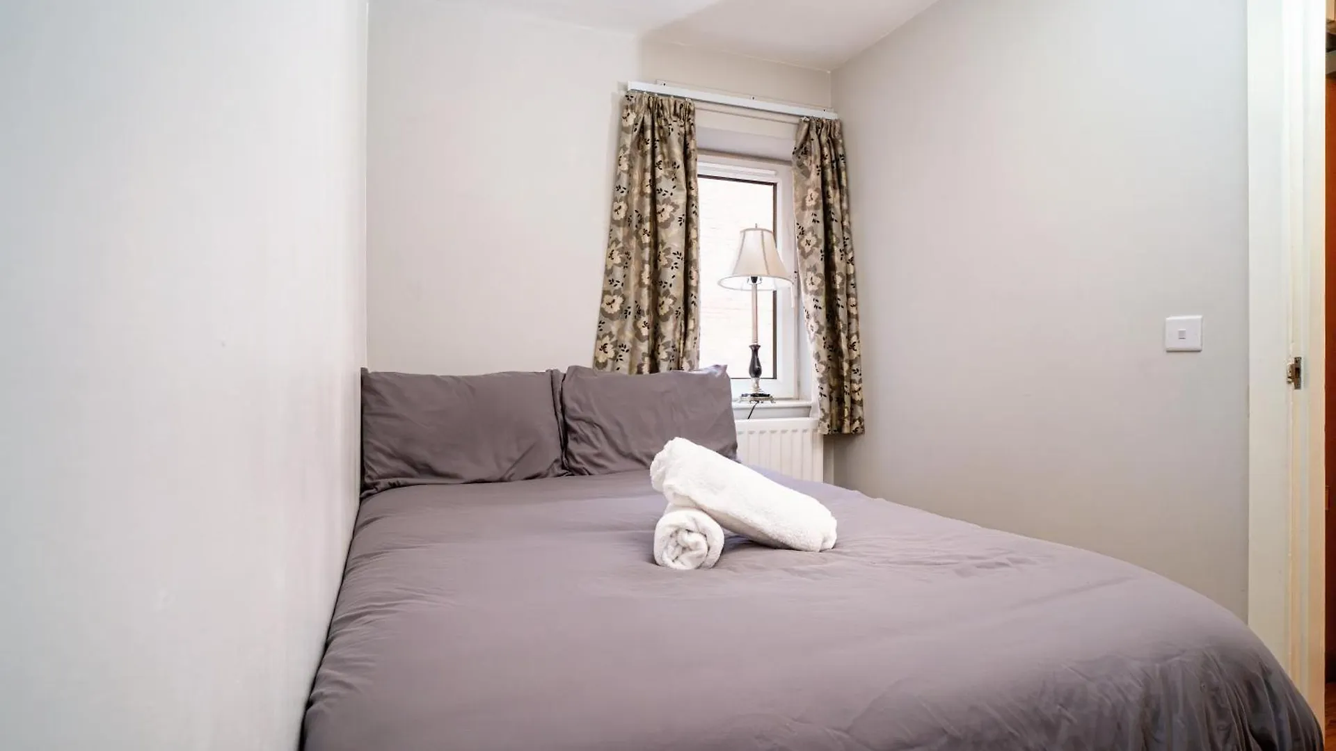 Modern Belfast City Centre Apartment 0*,